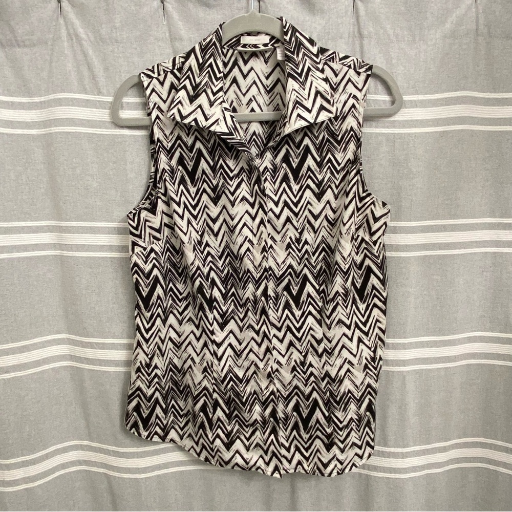 CHICO'S / Black White Chevron No-iron Sleeveless Button Down Blouse Size 1(M/8)